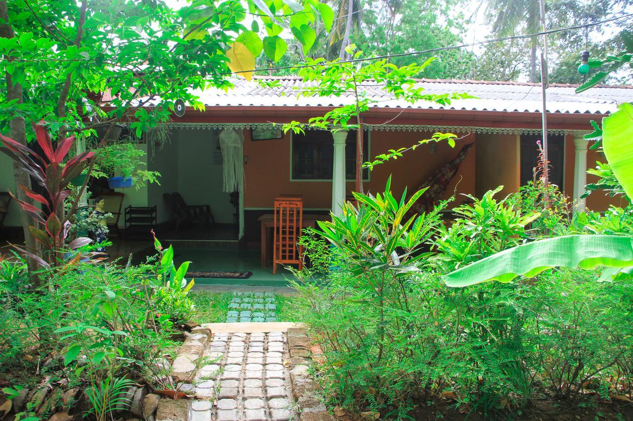 Senura Home Stay Sigiriya Exterior photo